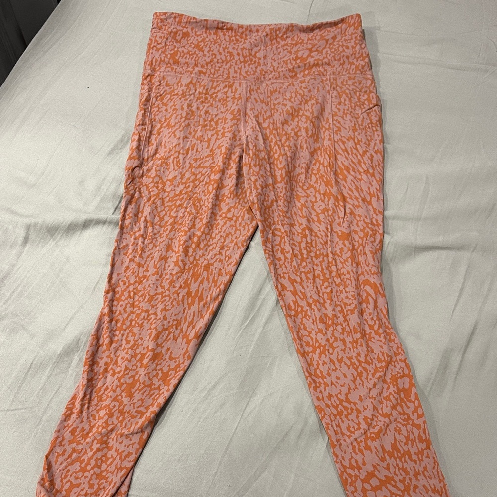 Athleta Salutation Stash Pocket 7/8 Leggings